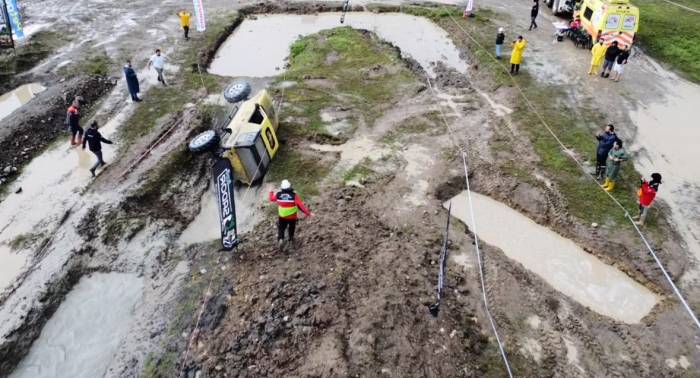 Off-road Aracı Böyle Devrildi