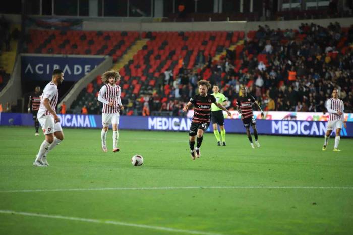 Trendyol Süper Lig: Gaziantep Fk: 1 - Hatayspor: 1 (İlk Yarı)