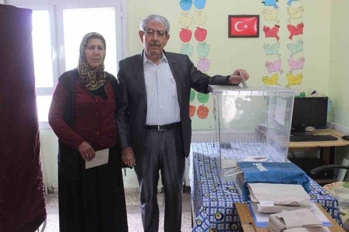 Depremzede Vatandaşlar, İlçe Değişikliği İçin Sandık Başında