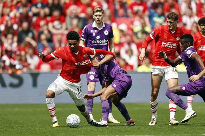 Hollanda’da Şampiyon Psv Eindhoven!