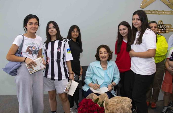 Yazar İpek Ongun, Mersin’de Hayranlarıyla Buluştu