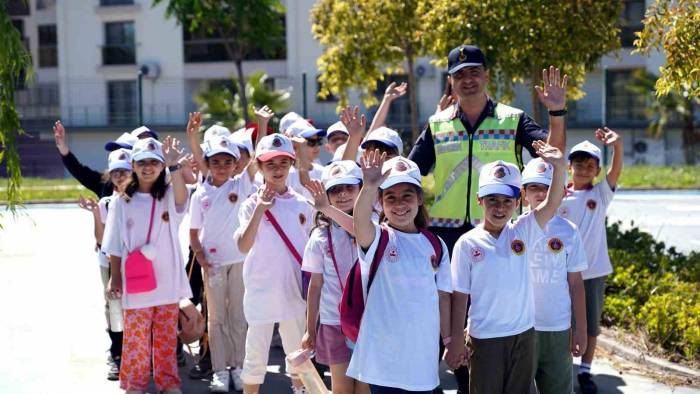 Aliağa’da Jandarmadan Öğrencilere Trafik Eğitimi
