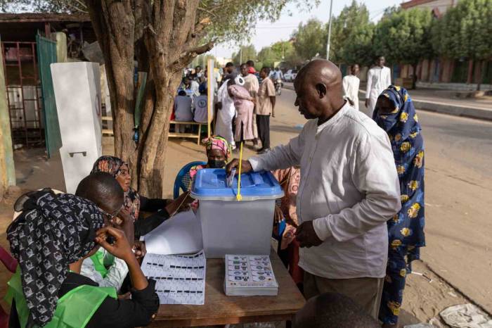 Çad’da Halk, Demokratik Yönetme Geçiş İçin Sandık Başında