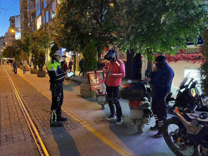 Araç Trafiğine Kapalı Bölgeleri Kullanan Motosiklet Ve Motorlu Bisiklet Sürücülerine 108 Bin 856 Tl Ceza Kesildi