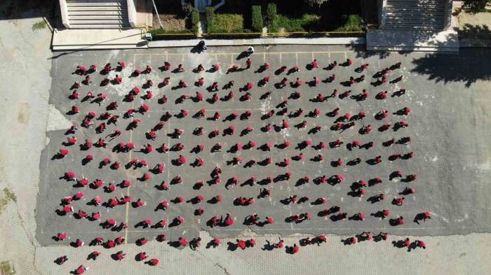 Spor Yaparak Derse Giriyorlar