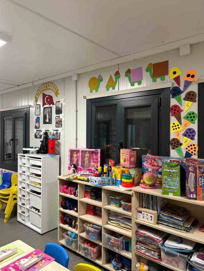 Anadolu Üniversitesi Öğrencileri Deprem Bölgesinde Yeni Kütüphaneler Oluşturdu