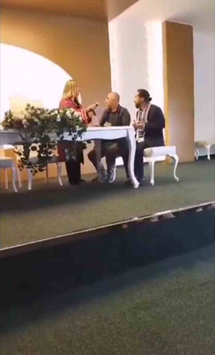 Nikah Memurunun Tahammül Edemediği Dua Müzikle Kesildi