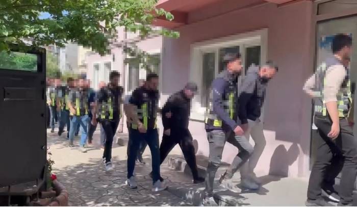 Düğün Konvoyunda Trafiği Tehlikeye Sokan Şahıslar Yakalandı