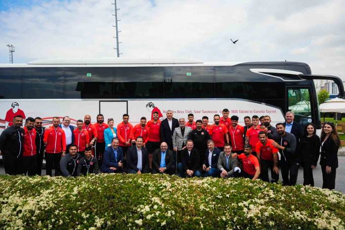 Mercedes-benz Türk, Ampute Futbol Milli Takımı’nı Hoşdere Otobüs Fabrikası’nda Ağırladı