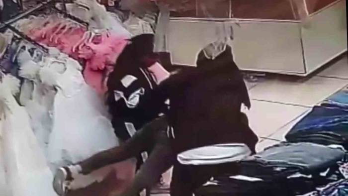 Bozuk Para Yutan Çocuk Ölümden Döndü; O Anlar Kameraya Yansıdı