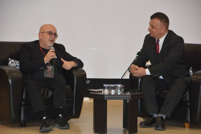 54 Dizi Ve 11 Film Yapan Birol Güven: "Hiçbirini Beğenmiyorum. Bugün Yazsam, Böyle Yazmam"