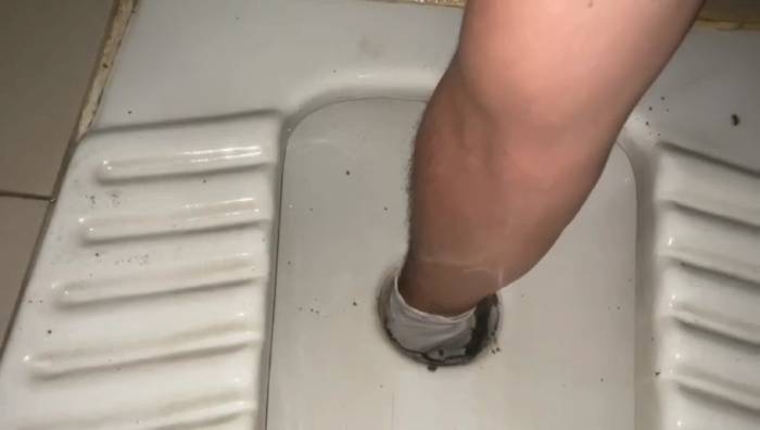 Uyuşturucuyu Tuvalet Deliğine Saklamışlar: 6 Kişi Tutuklandı