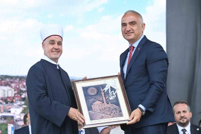Bakan Ersoy, Bosna-hersek’te Osmanlı Mirası Arnavudiye Camii Açılışına Katıldı