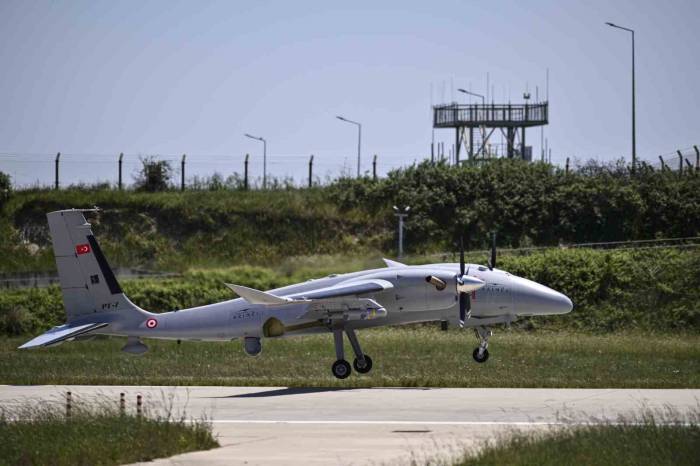 Bayraktar Akıncı’dan Deniz Hedeflerine Tam İsabet