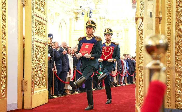 Rusya Devlet Başkanı Putin, Yemin Ederek 5. Dönemine Başladı