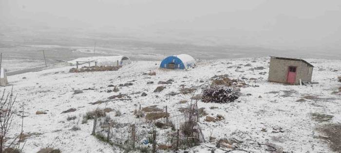 Beytüşşebap’ın Yüksek Kesimlerinde Kar Yağdı