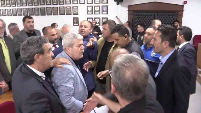 Bandırma Belediye Meclisi’nde Gerginlik: Canlı Yayını Kestiler