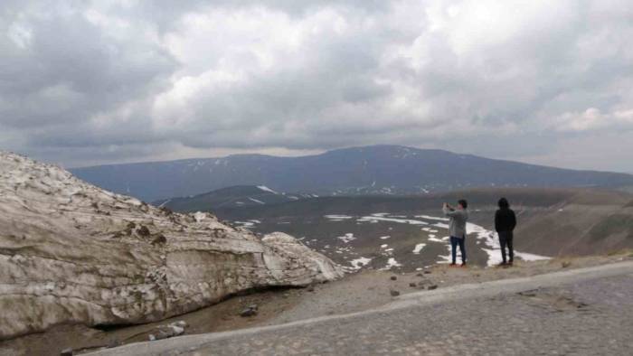 Nemrut Krater Gölü’nde Kartpostallık Görüntüler