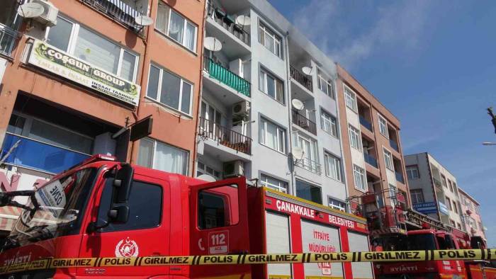 Çanakkale’de 4 Katlı Apartmanda Yangın Paniği