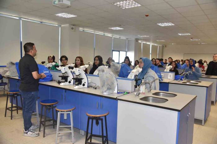 Yks Öncesi Düzce Üniversitesi’ni Gezdiler