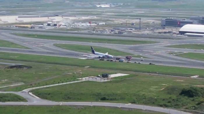 İstanbul Havalimanı’nda Gövdesi Üzerine İnen Fedex Uçağı Havadan Görüntülendi