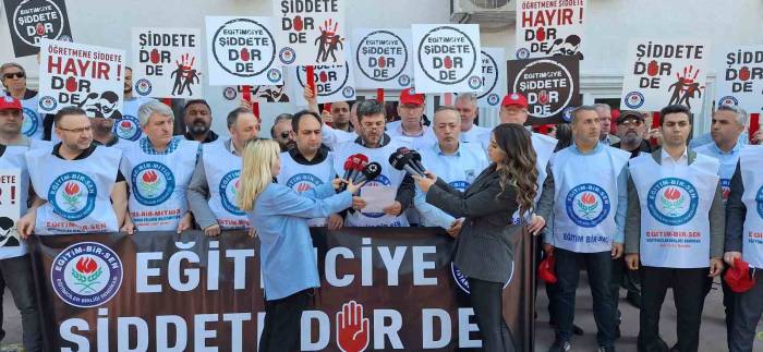 Okul Müdürünün Öldürülmesine Meslektaşlarından Tepki