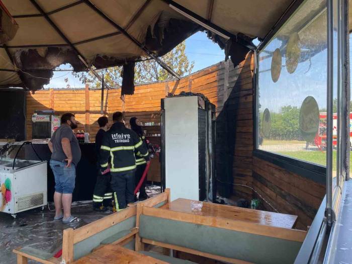 Kazak Gölü’nde Bulunan Kafede Korkutan Yangın