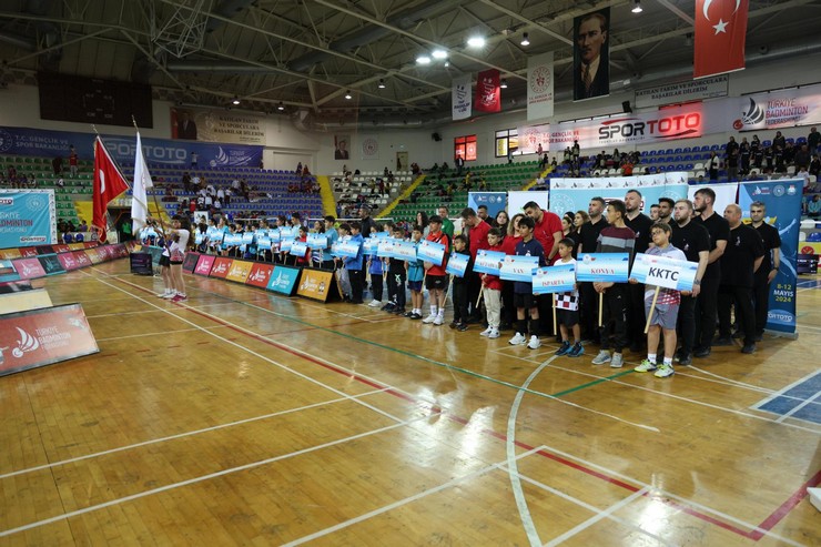 turkiye-badminton-federasyonunun-rizede-duzenledigi-13-yas-alti-turkiye-badminton-sampiyonasi-basladi-4.jpg