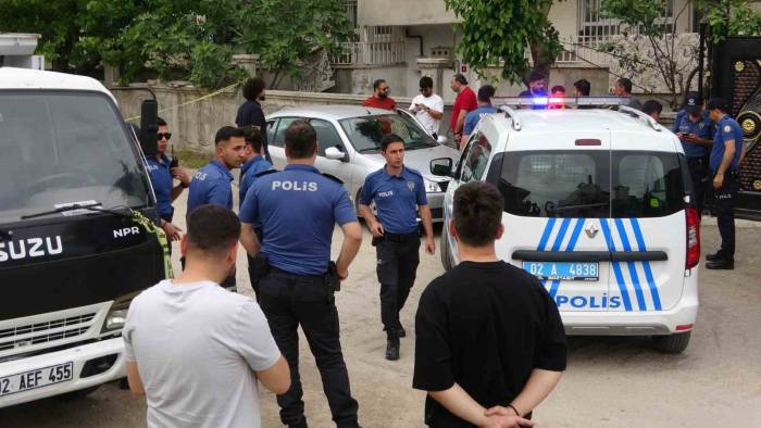 Park Halindeki Otomobilde Bir Kişi Ölü Bulundu