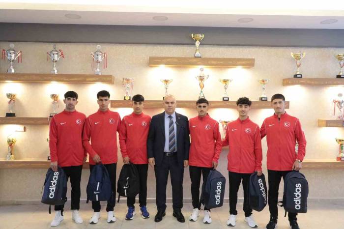 Ağrı Spor Lisesi Atletizm Takımı, Dünya Şampiyonası’na Uğurlandı