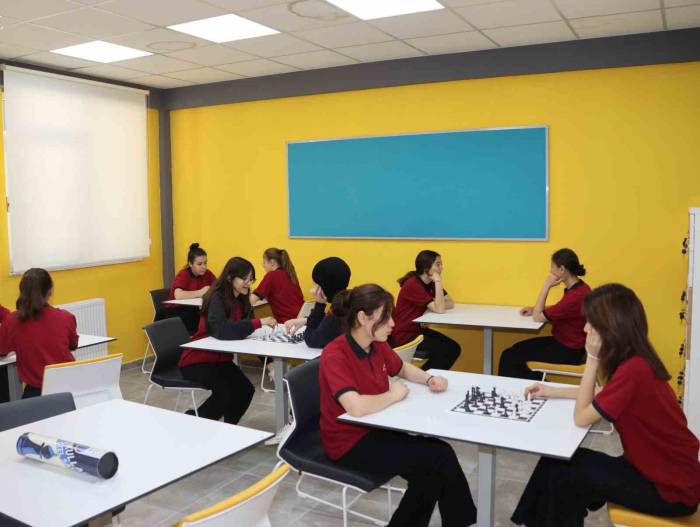 Buharkent Gençlik Merkezi, Kapılarını Açtı