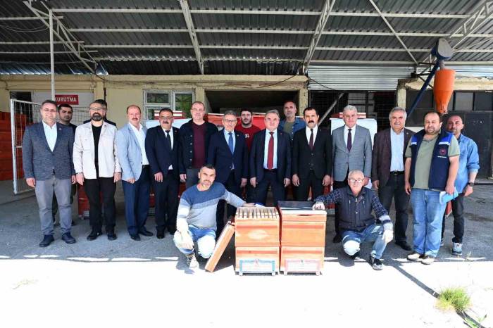Bozüyük’te Arıcılara Yüzde 50 Hibe Destekli 158 Arı Kovanı Dağıtıldı