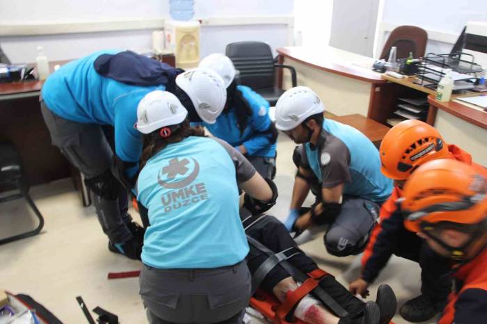 Depremde İlk Olarak Çök Kapan Tutun Uygulandı