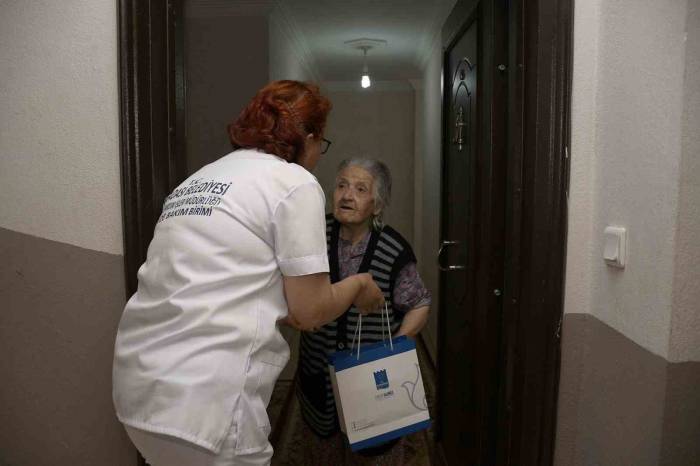 Kuşadası’nda Erken Anneler Günü Sürprizi