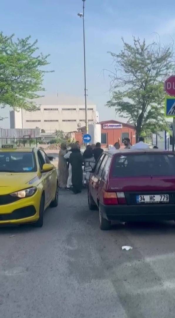 Pendik’te Turistlerin Taksiciyle ’taksimetre Çok Yazdı’ Kavgası