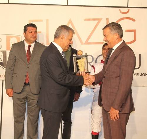 Veteriner Fakültesi Dekanlığı Koşusu’nun Galibi ‘King Karaca’