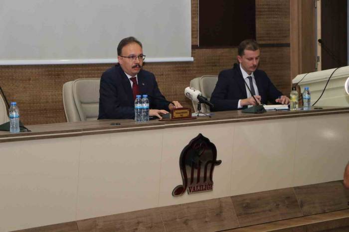 Siirt Valisi Kızılkaya Muhtarlarla Buluştu