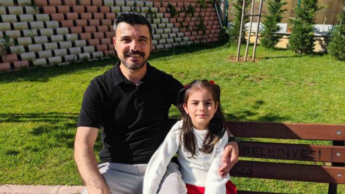 Sultangazi’de Küçük Kızların İstiklal Marşı Sevgisi