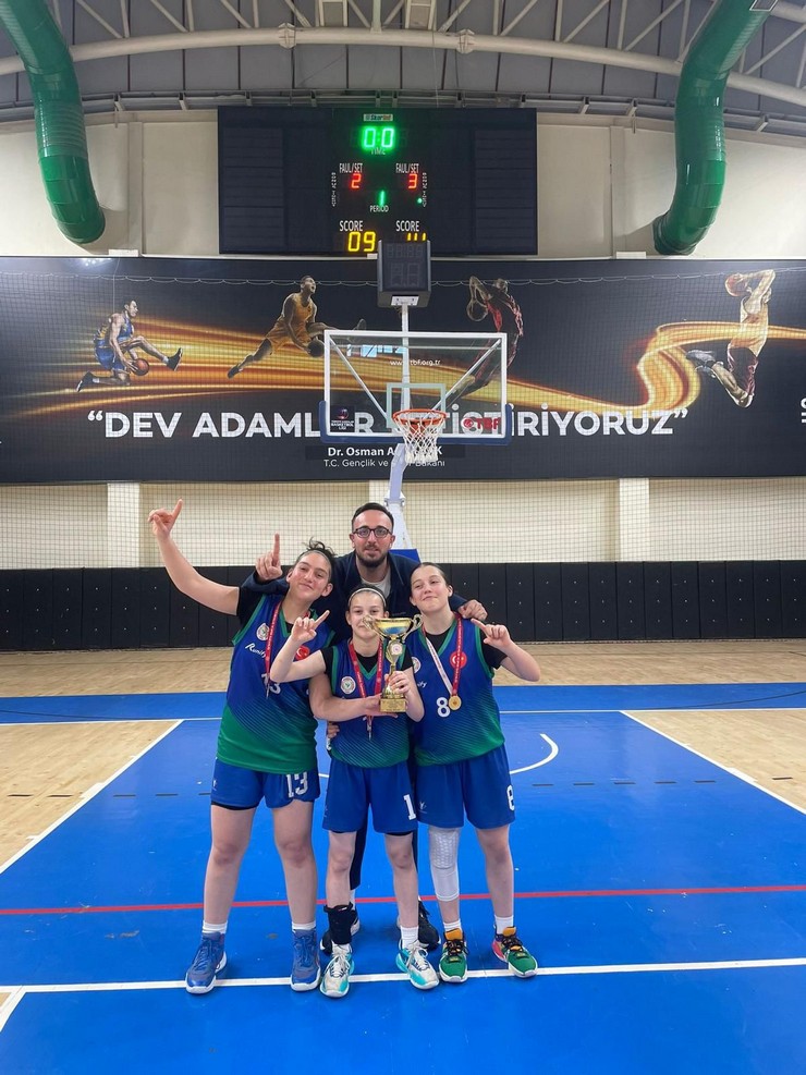 aykur-ortaokulu-3x3-basketbol-takimi-turkiye-sampiyonu-3.jpg