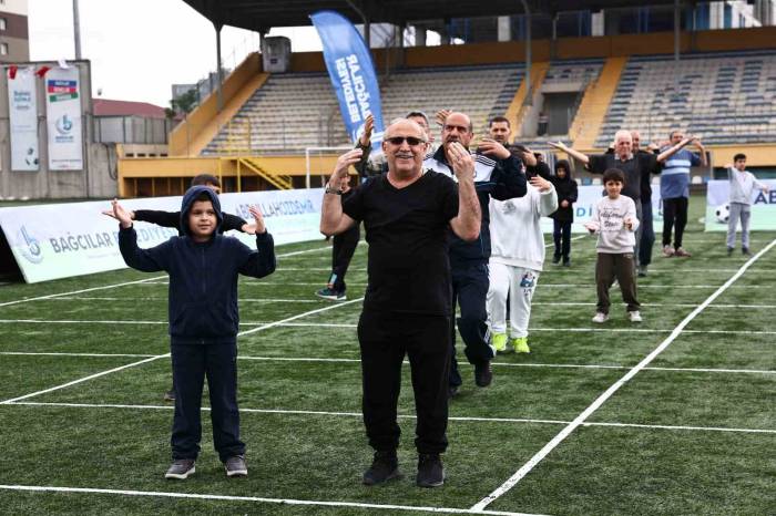 Bağcılar’da Yaşlılar Ve İlkokul Öğrencileri Birlikte Spor Yaptı