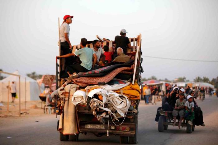 Bm: "İsrail’in Bombardımanı Yoğunlaştırmasıyla Yaklaşık 110 Bin Filistinli Refah’tan Ayrıldı"