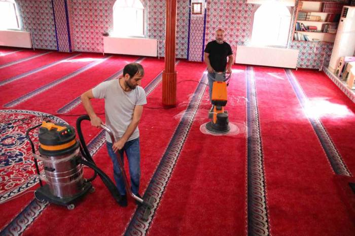 Derince’de İbadethaneler Pırıl Pırıl