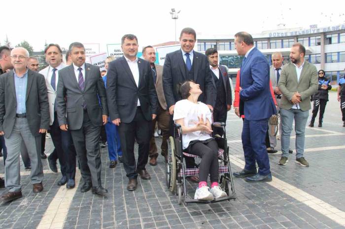 Özel Öğrencilerin Gösterisi Büyük İlgi Gördü