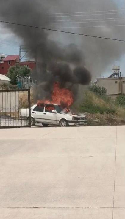 Elektrik Kontağından Çıkan Yangında Tofaş Alev Alev Yandı