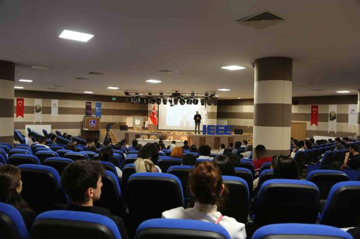 Karabük Üniversitesi’nde “Kariyer Konuşmaları” Devam Ediyor