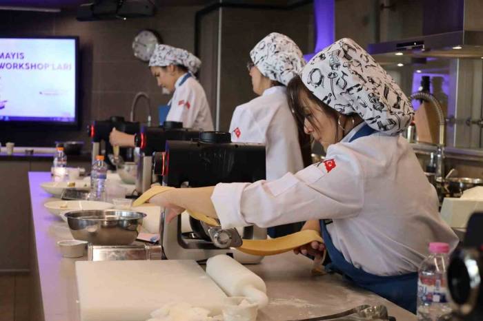 Yarışmada Dereceye Giren Genç Aşçı Adayları İstanbul’da Akademik Eğitim Aldı