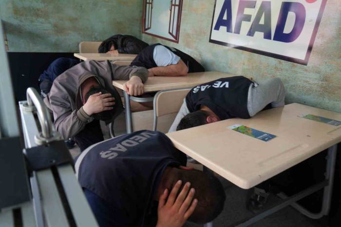 Kahramanmaraş Depremini Simülasyon Tırında Birebir Yaşadılar