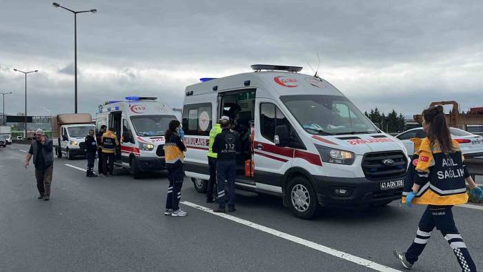 Tem’de 3 Otomobil Çarpıştı: 3 Yaralı