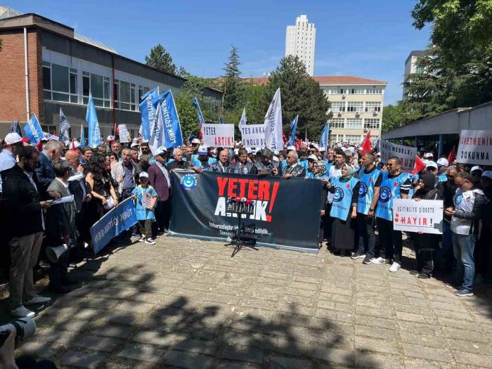 Türk Eğitim-sen Üyesi Eğitim Çalışanları, Kendilerine Yönelik Şiddete Karşı Protesto Gerçekleştirdi