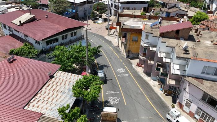 Aydın Büyükşehir Belediyesi Salavatlı Mahallesi’nin Yolunu Yeniledi